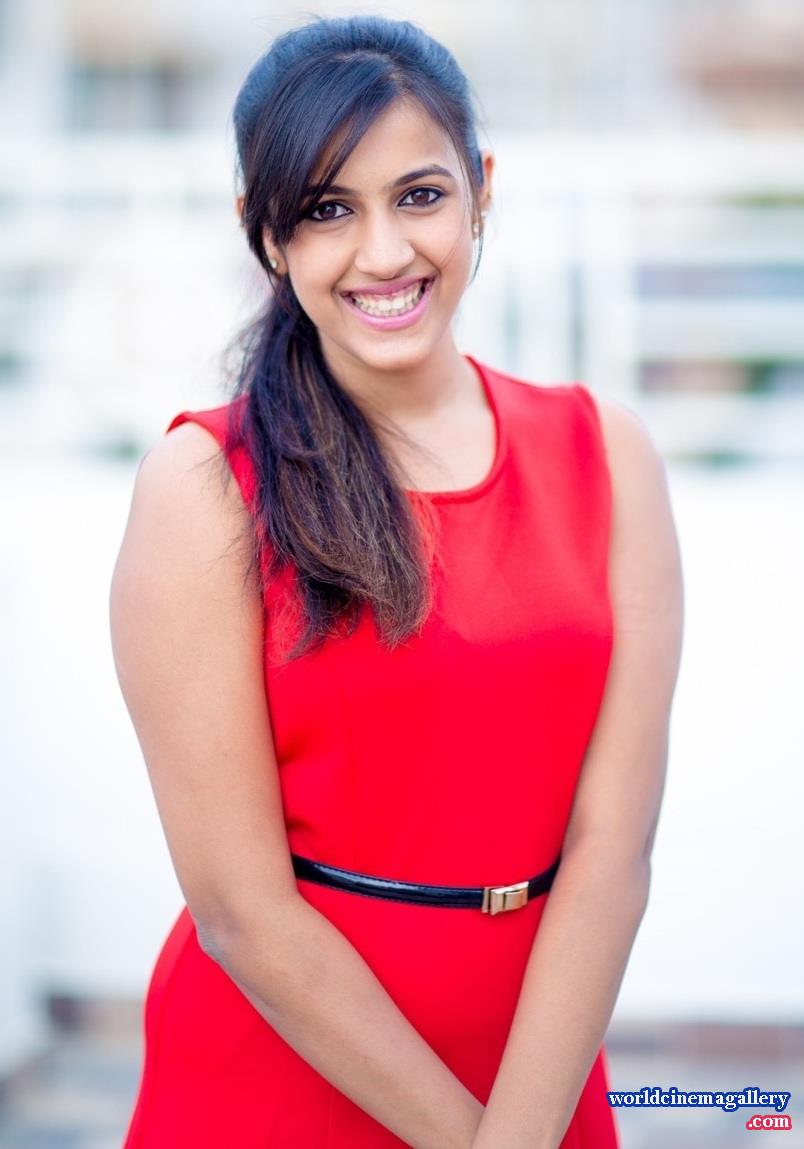 [Image: niharika-konidela-latest-photoshoot-stil...47110.jpeg]