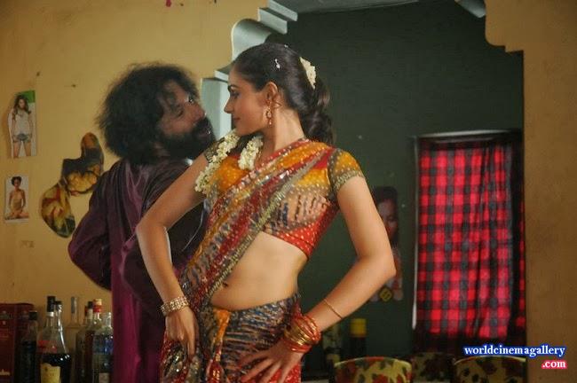 Andrea Hot Navel in Thirippangal Movie
