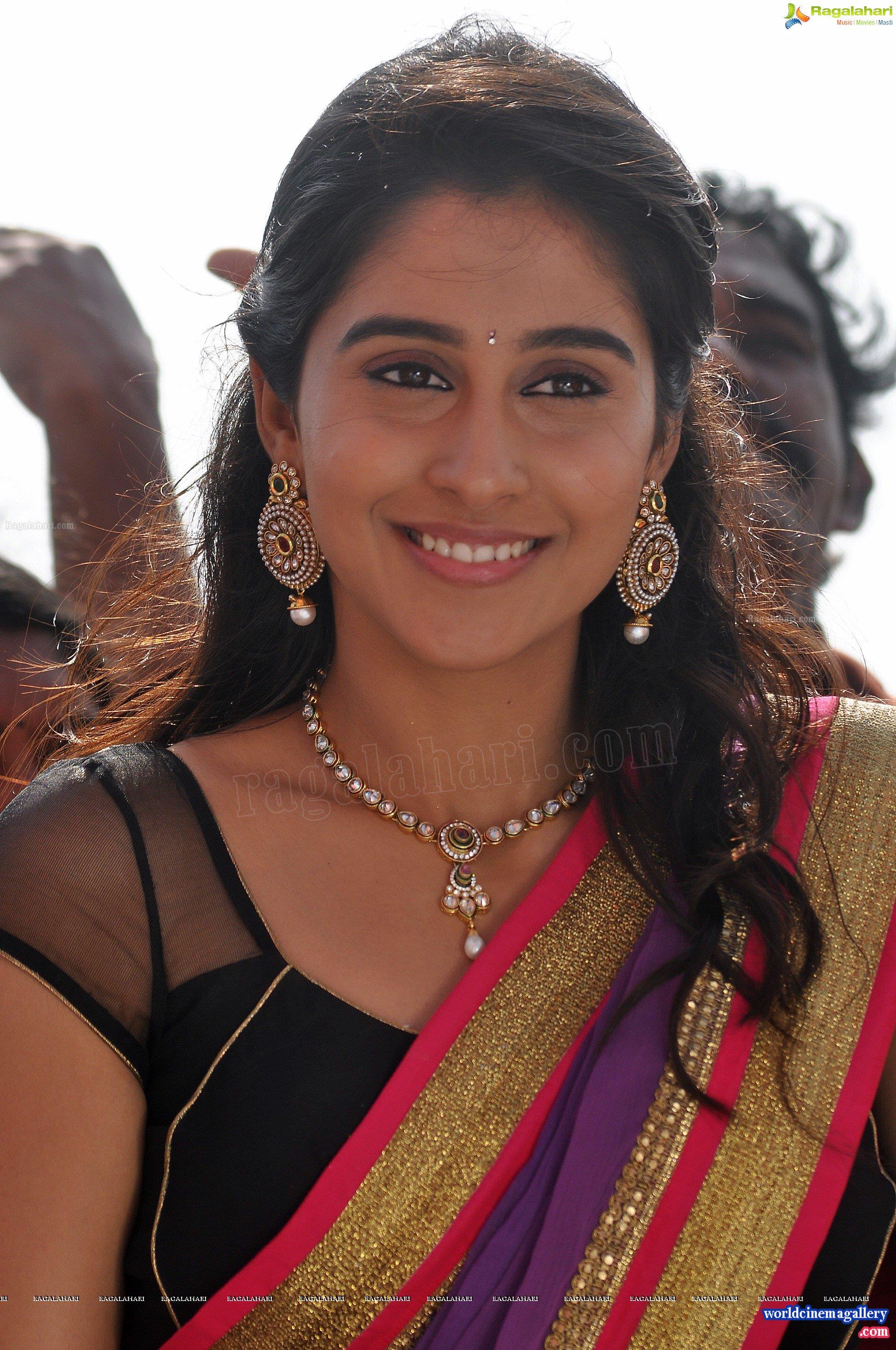 Regina Cassandra hot collections