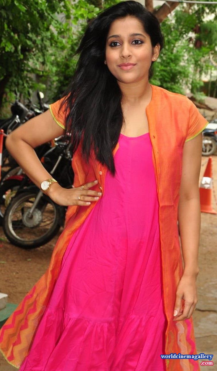 Rashmi Gautam Latest Hot Stills In Pink Saree