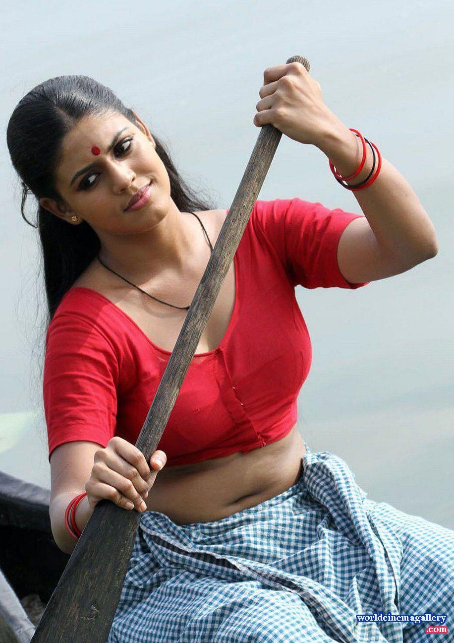 Iniya Hot Stills in Naga Bandham Malayalam Movie