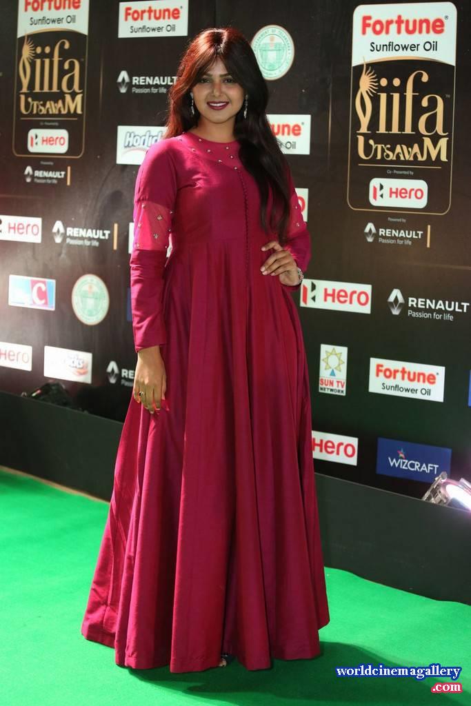 Monal Gajjar Stills At IIFA Utsavam Awards 2017