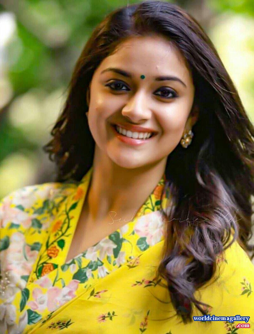 Keerthy Suresh Stills At Nadigaiyar Thilagam Movie