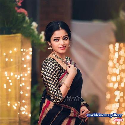 Janani Iyer Latest Photo Stills