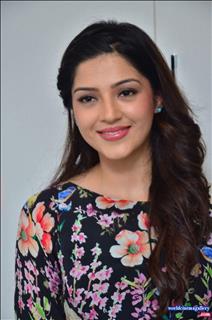 Mehreen Kaur pirzada from Nenjil Thunivirundhal