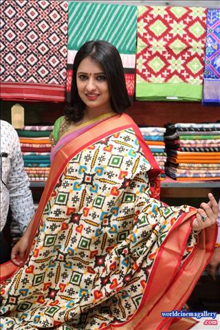 Nikitha Bisht Launches pochampally ikat art mela nizampet