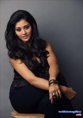 Pooja Jhaveri latest stills