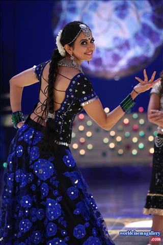 Rakul Preet Singh stills from Duet song in Winner Movie