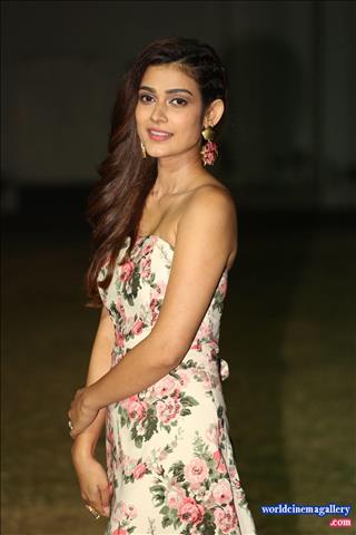 Aakanksha Singh latest Hot Stills