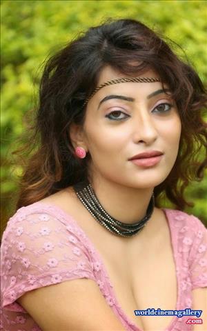 Alanki Hot Cleavages Stills