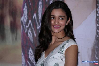 Alia Bhatt latest Hot stills