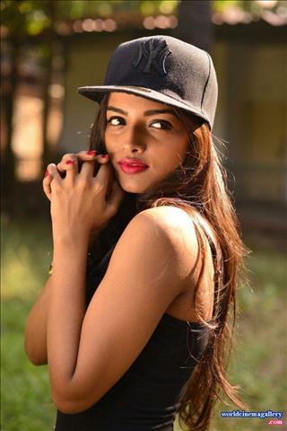 Ashna Zaveri latest hot stills