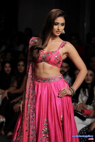 Ileana Sexy Navel Exposing Rampwalk Latest Stills