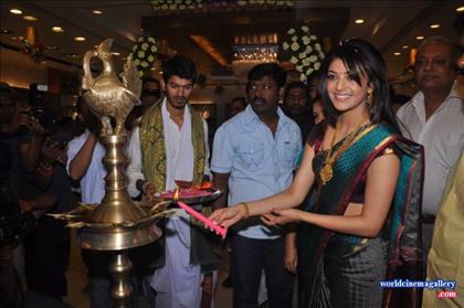 Kajal Aggarwal Stills in Green Silk Saree at Chennai Shopping Mall launch