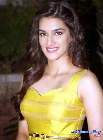 Kriti Sanon Stills at Dochey movie audio launch