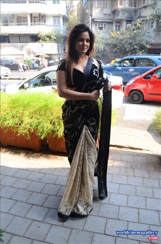 Neetu Chandra Hot Black Saree at Sandhya Singh’s Store Launch in Mumbai