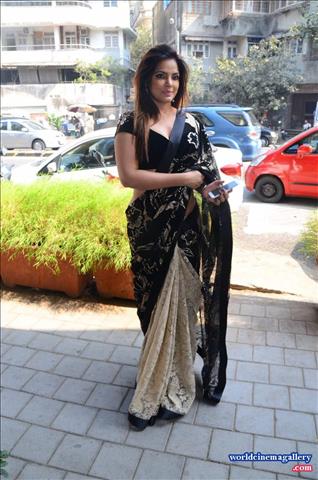 Neetu Chandra Hot Black Saree at Sandhya Singh’s Store Launch in Mumbai