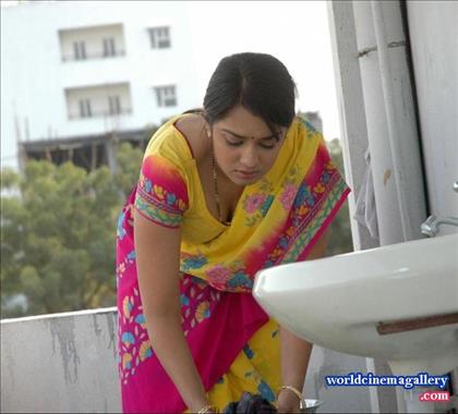 Nikitha Thukral hot images in apartment movie