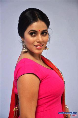 Poorna Shamna Kasim at Jayammu Nischayammu Raa Teaser Launch