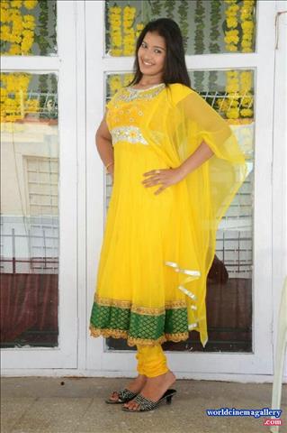 Pragnya Latest Stills in Salwar Kameez at Evariki Evaru Movie launch 