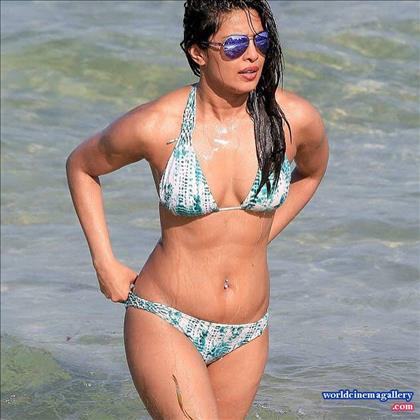 Priyanka Chopra Hottest Bikini Avatar at Miami Beach