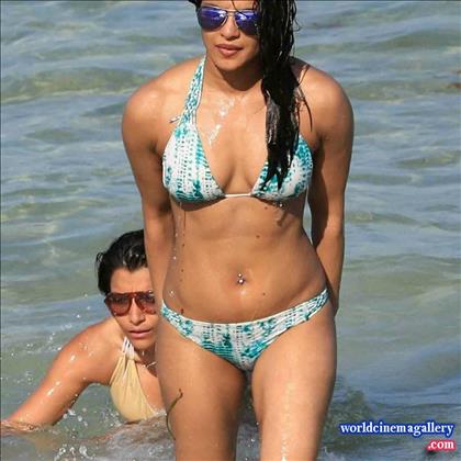 Priyanka Chopra Hottest Bikini Avatar at Miami Beach