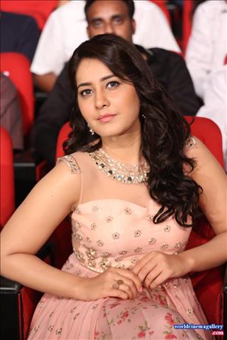 Rashi Khanna stills at Bengal Tiger