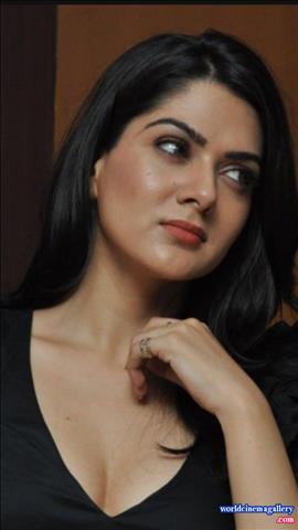 Sakshi Chaudhary Hot Cleavage Stills