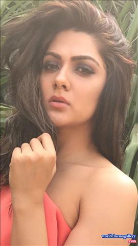 Sakshi Chaudhary Sexy Stills