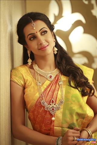 Sanjjana Galrani Hot Stills