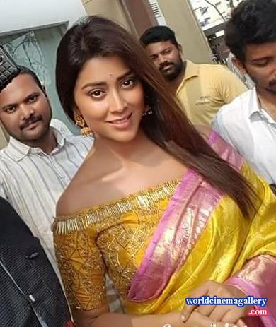 Shriya Hot Cleavage Stills