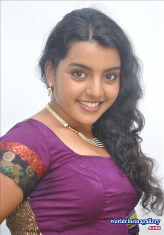 Divya Nagesh Hot stills