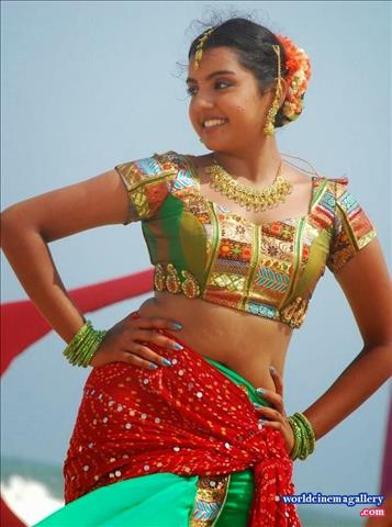 Divya Nagesh Hot stills