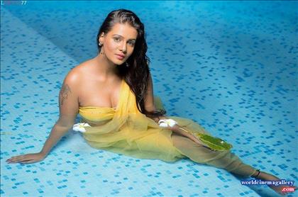 Meera Mitun Hot Stills