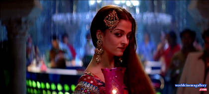 Aishwarya Rai in Kajra Re Item Songs from Bunty Aur Babli Movie