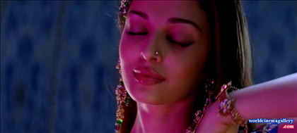 Aishwarya Rai in Kajra Re Item Songs from Bunty Aur Babli Movie