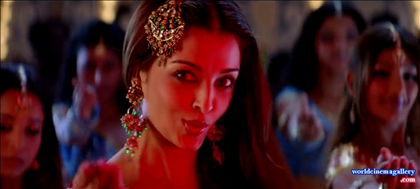 Aishwarya Rai in Kajra Re Item Songs from Bunty Aur Babli Movie