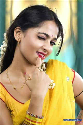 Anushka Yellow Saree in Jeevana Vedam