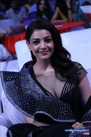 Kajal Aggarwal Hot Cleavage Stills at ZEE Apsara Awards 2018