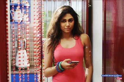 Manisha Yadav Sexy Stills in Trisha Illana Nayanthara