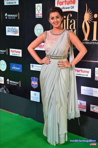 Nikki Galrani Stills At IIFA Utsavam Awards 2017