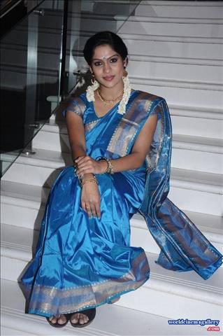 Swasika Blue Saree Stills At Appuchi Gramam Movie Audio Launch