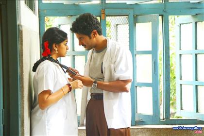 Keerthy Suresh Stills in Nadigaiyar Thilagam Movie