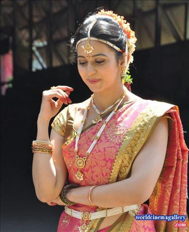 Actress Homely Look in Saree