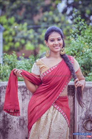 Dhivya Dhuraisamy Saree Stills