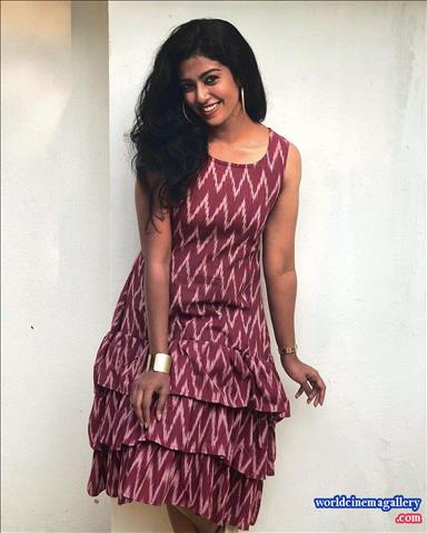 Roshni haripriyan bharathi kannamma Serial Actress