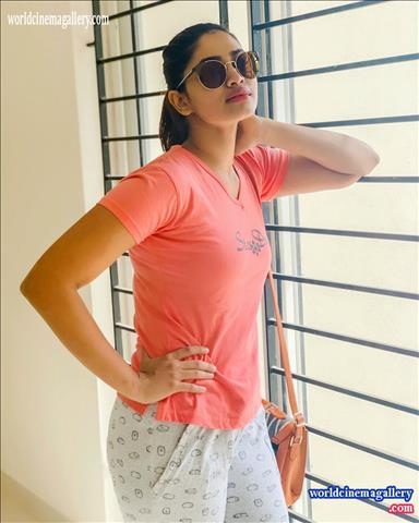 Shivani Narayanan Big Boss fame Actress stills