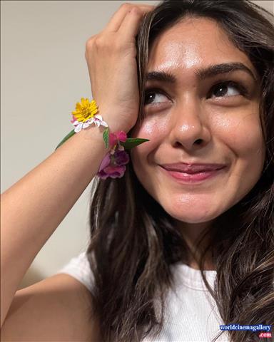 Mrunal Thakur