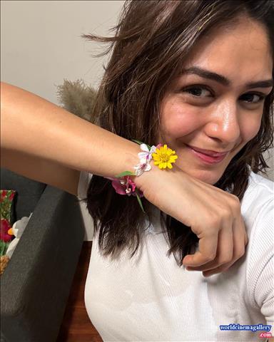 Mrunal Thakur