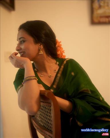 Priyanka Mohan cute in green saree 